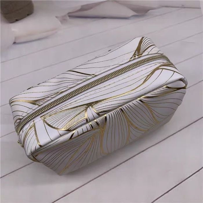 Косметички от Estee Lauder, Clinique,Lancome