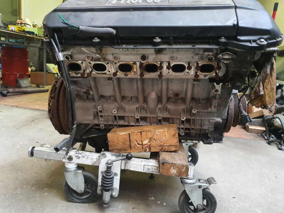 бмв е46 двигател М52 6 цилиндров