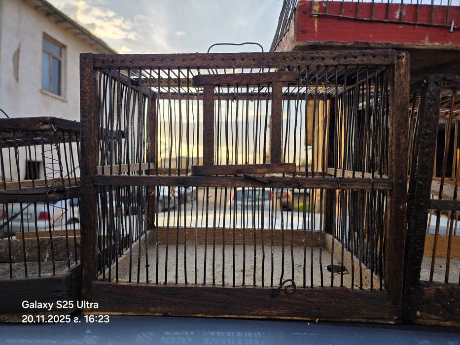 Клетка за пойни птици