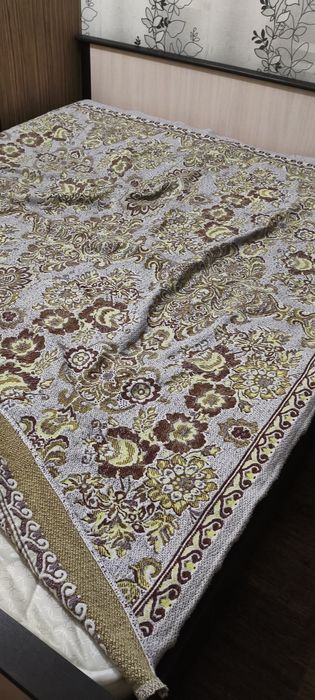 двухспальная кровать