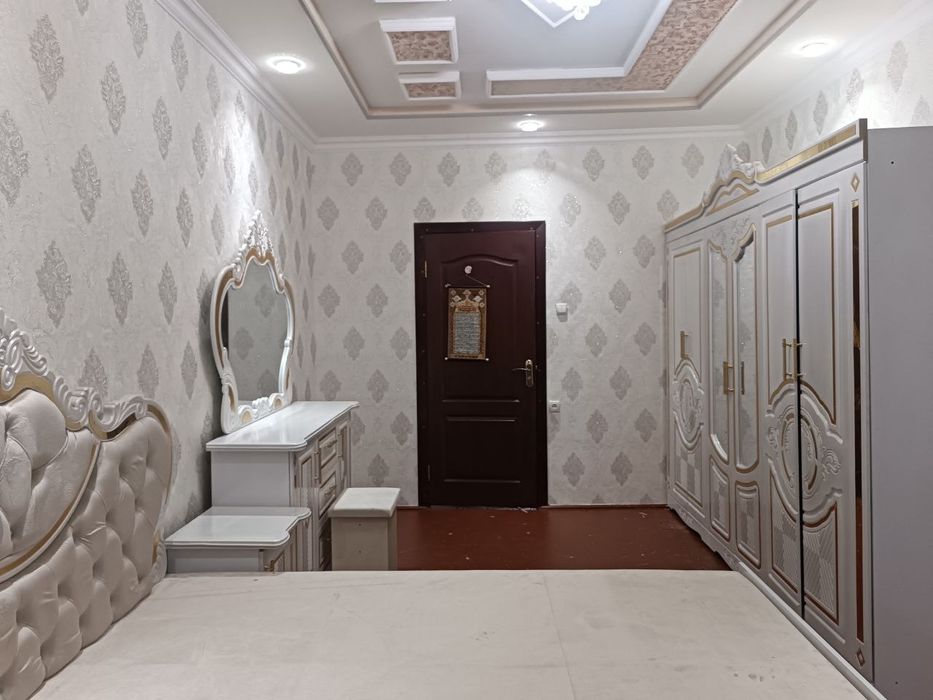 Продаётся СВОЯ квартира на чиланзаре. 


Чиланзар 19 квартал. 3/4/4