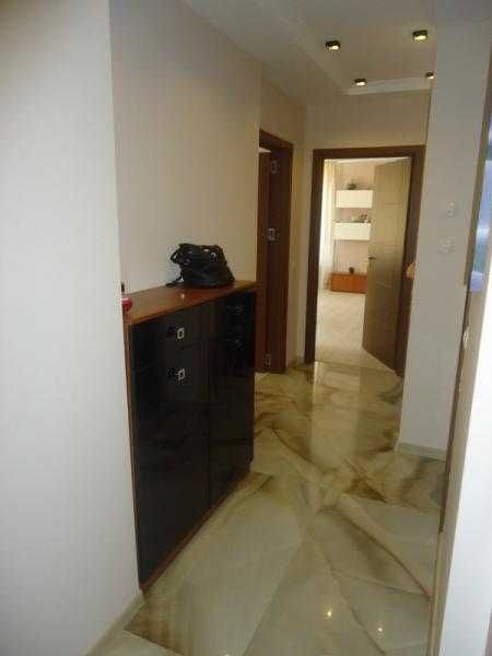 Дава се под наем Тристаен апартамент в Бургас, Център - 100 кв.м за 847.62 € - Снимка #13