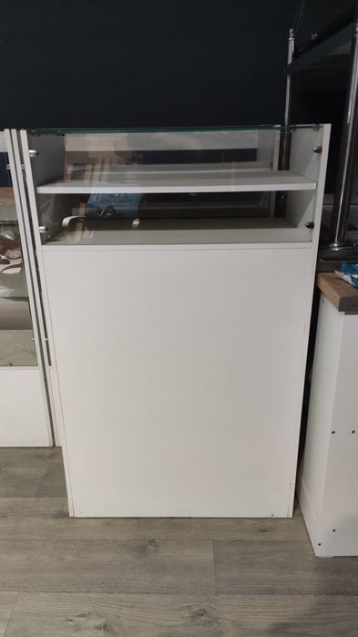 Продам стеллажи, витрина