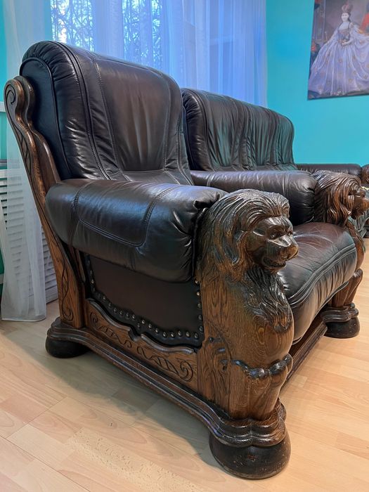 Кожаные диван и кресла