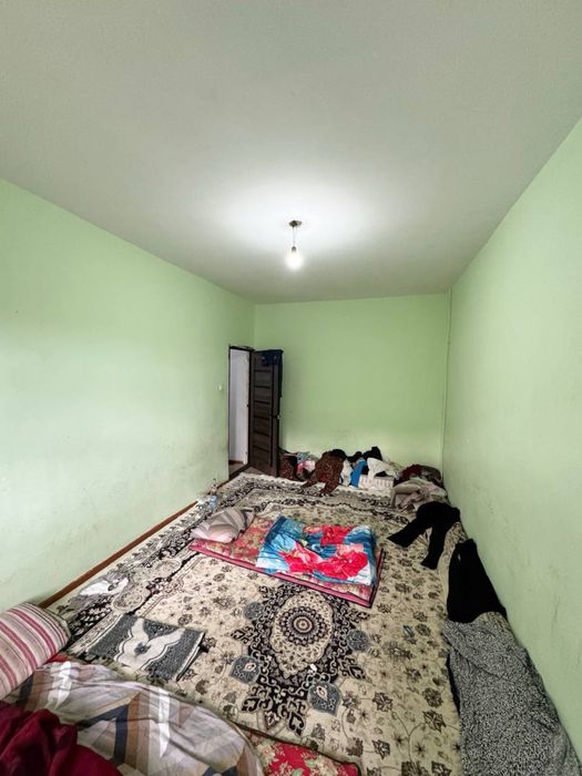 Прадаётся 1х 10микрарайоне вдоль дороги