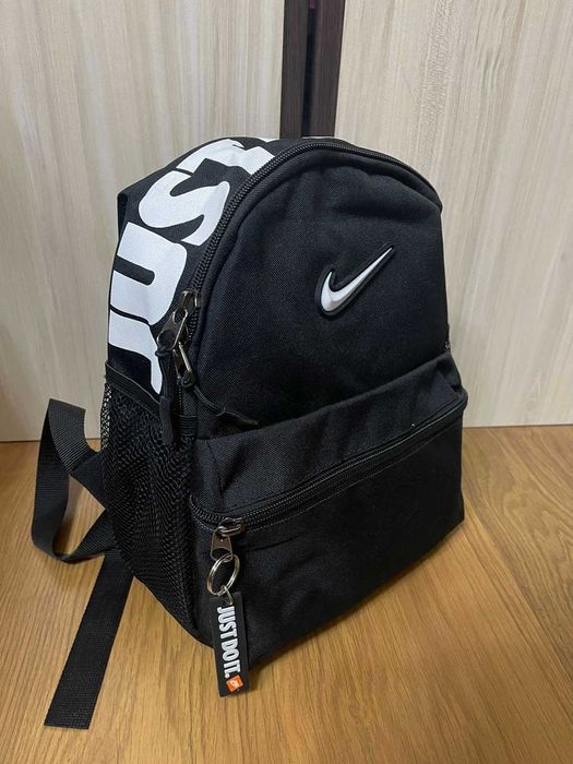 Нова раница- Nike