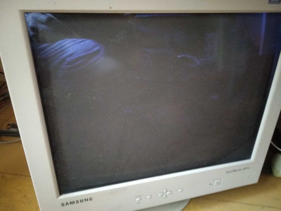 Монитор Samsung модель  9570F S 3штуки в наличии. Цена за 3 шт.