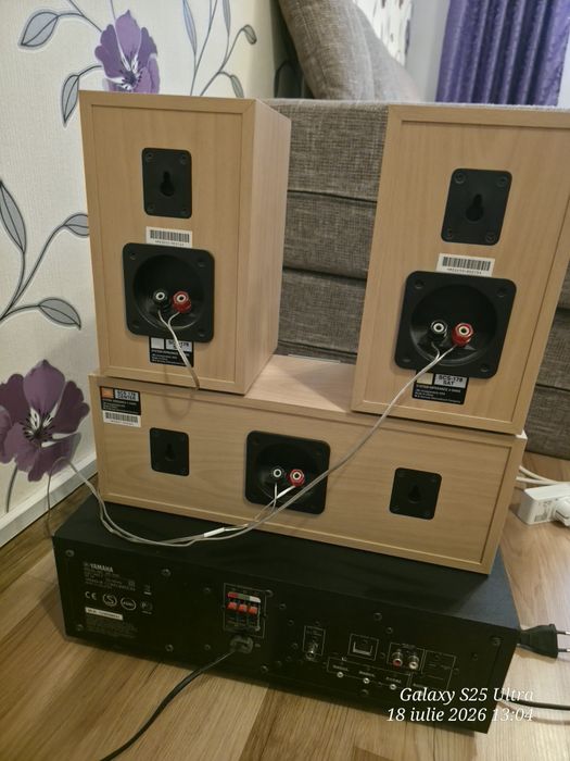 Yamaha SR-300 Receiver AV cu subwoofer integrat + 3 boxe JBL + telecomandă Logitech Harmony One (telecomanda gratuita)