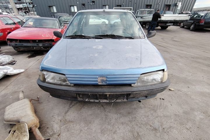 Far dreapta Peugeot 106 1995 1.0 MT (45 hp)