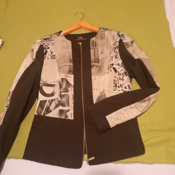 Дамско елегантно сако DIKA