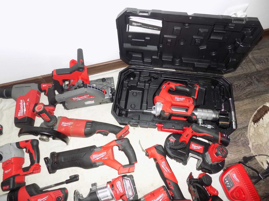 Fierastrau cu banda 12/18V Milwaukee M 18 FPS55 , M 18GG , C 18 PCG