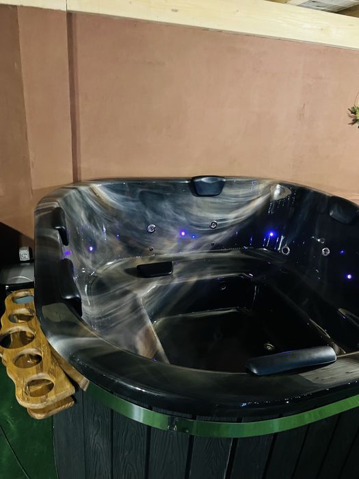 Ciubar jacuzii patrat