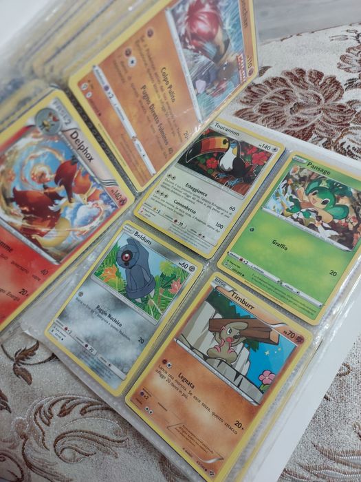 Cărții POKEMON-555 cărți