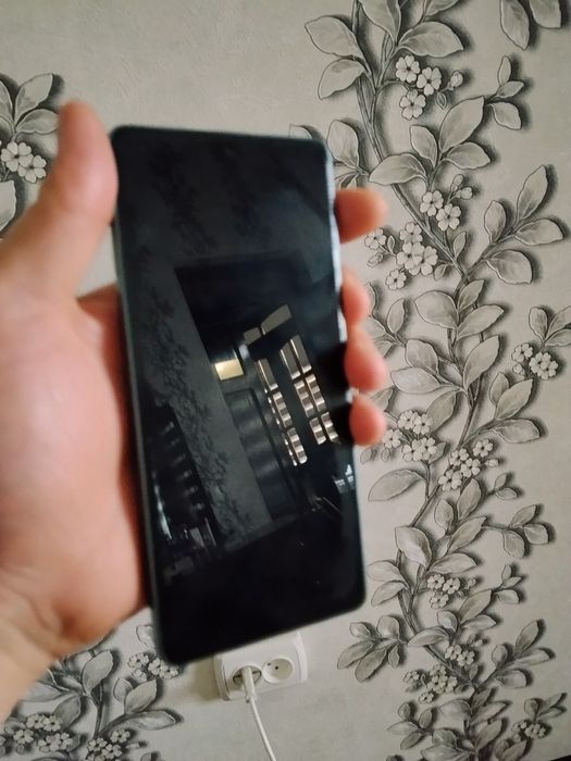 Redmi Not 13 pro 12 ga 512 li ideal holatda im otgan