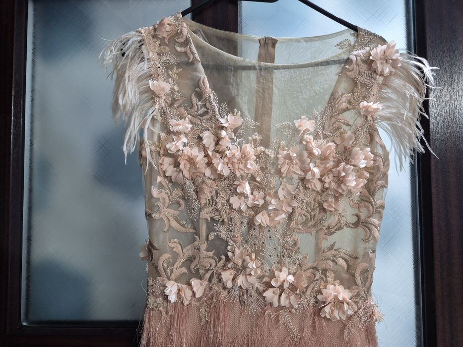 Rochie de ocazie cu franjuri si aplicații 3D