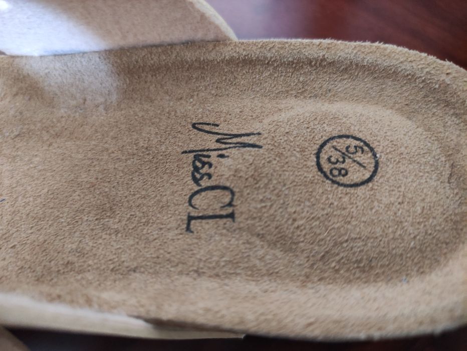 продается женская обувь