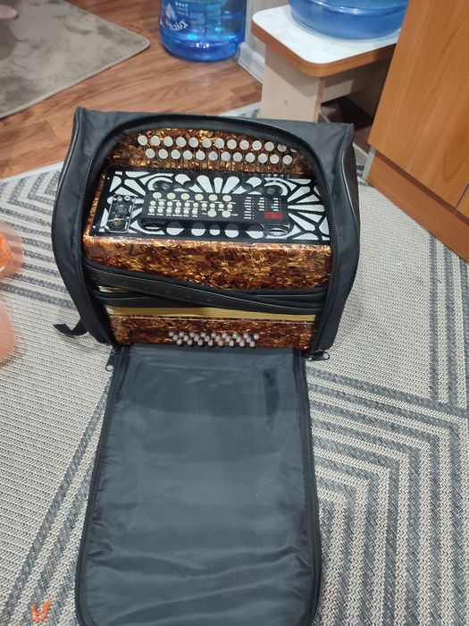 Продаётся электогармонь.