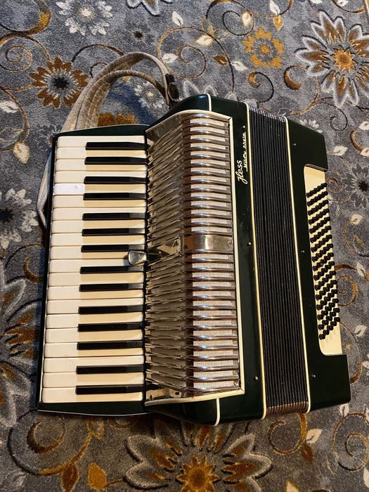 Vând acordeon foarte bun