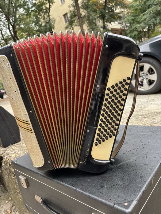 Acordeon Hohner/Melojdia concerto 3 cu 72 de basi