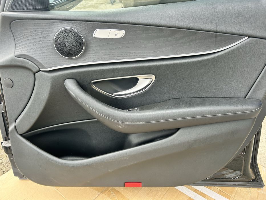 Panou interior ușă dreapta față Mercedes W213
