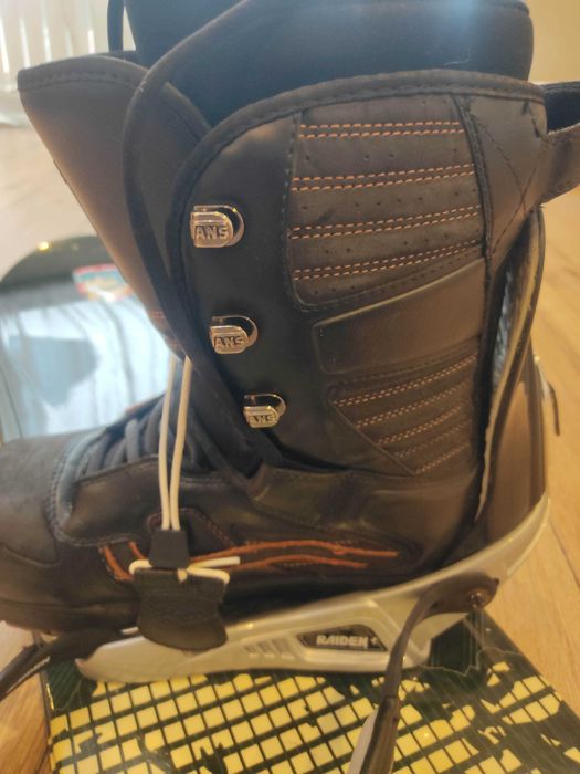 Продам сноуборд с ботинками