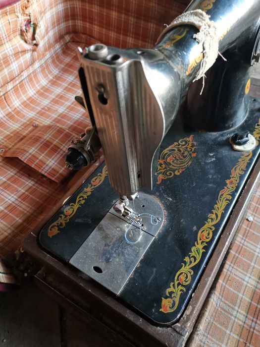 Продам швейную машинку