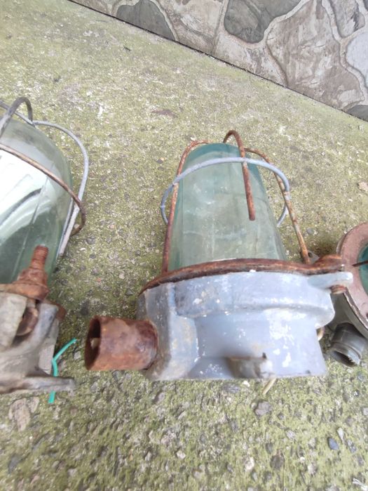 Lămpi industriale romanesti