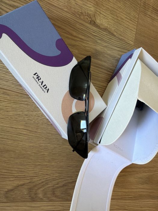 Ochelari Prada stare excelenta si pantofi pinko