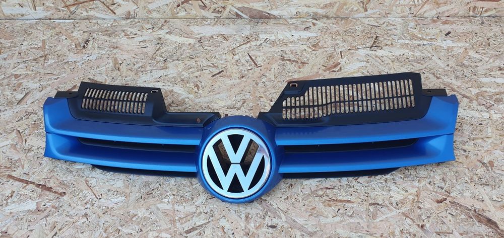 Grilă Volkswagen Golf 5 originală cu siglă 1K0853651K 1K0853651A