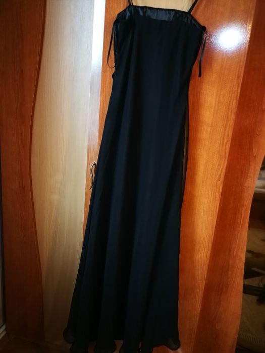 Rochie neagra, de seara.