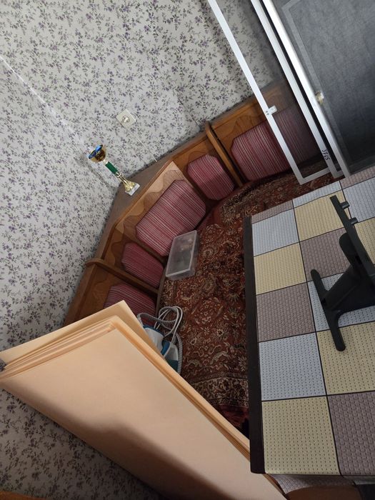 Продам холодильник , столы