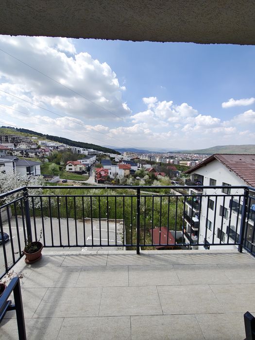 De Vanzare apartament 3 camere zona Vivo