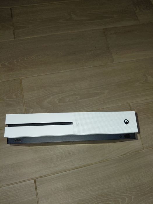 Xbox one s, controler+ gta 5