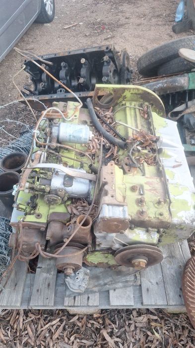 Vând motor de combină pehis