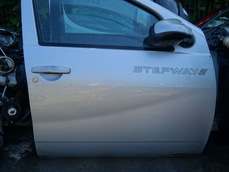Vand Usa Fata Dreapta Dacia Sandero Stepway din 2010 volan pe stanga