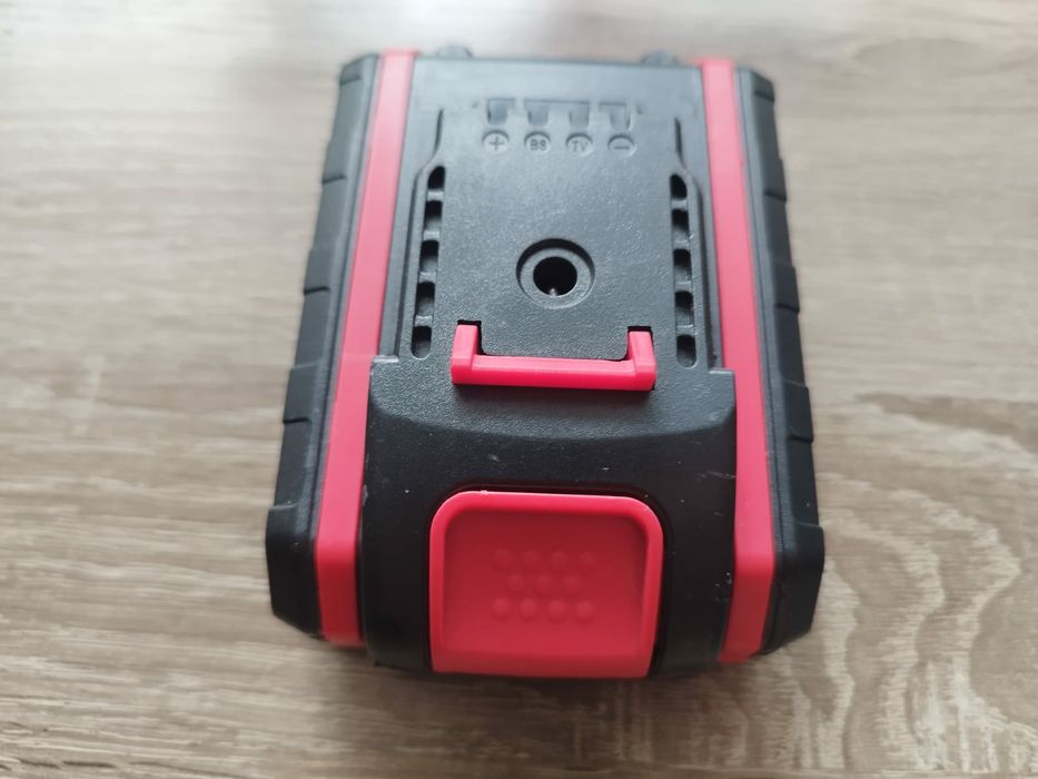Универсальная батарея на электроинструмент