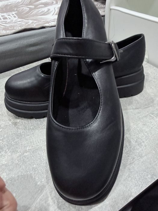 Продам женскую обувь