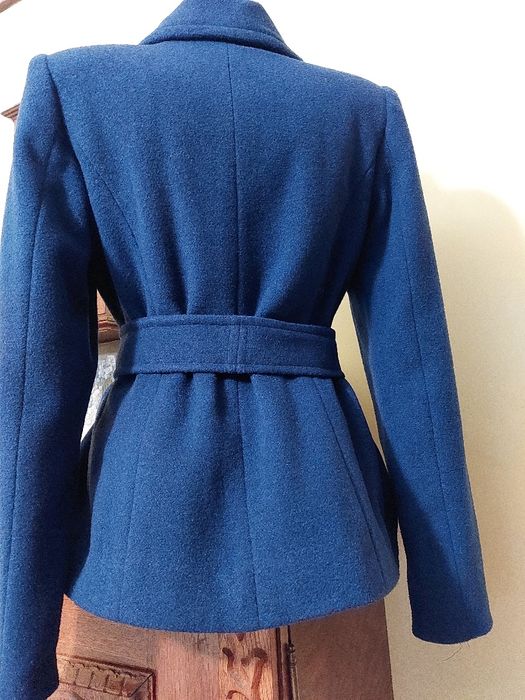 Jacheta noua model f frumos, stofa 100% lana si captuseala matlasata