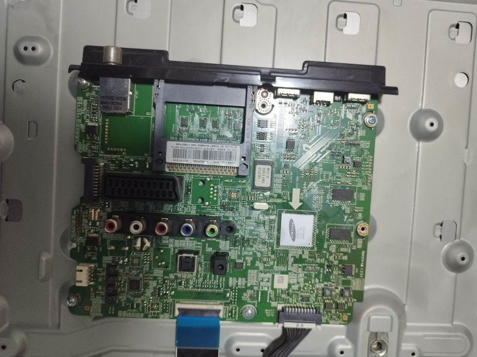 Dezmembrez Samsung ue32f6100aw