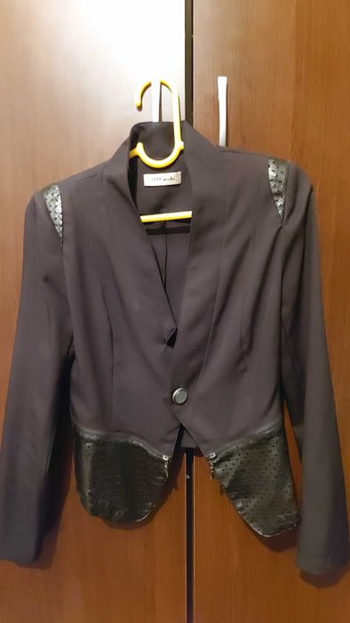Черно сако, като ново.