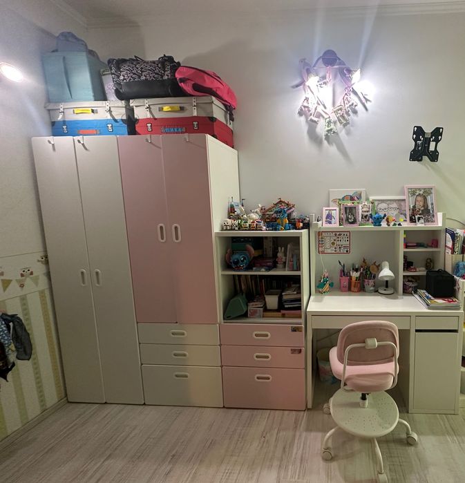 Mobilă dormitor fete