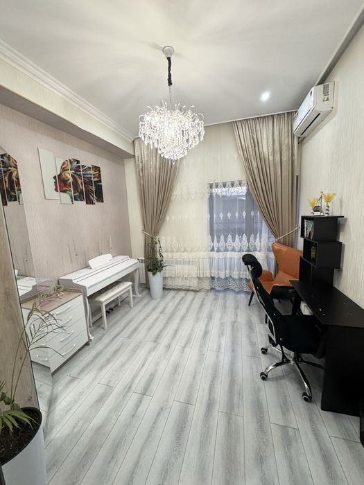 Продается 5 комнатная квартира.Мирзо Улугбекский район.Ц Луначарского