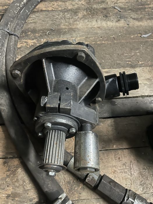 Насос на опрыскователь  HYPRO