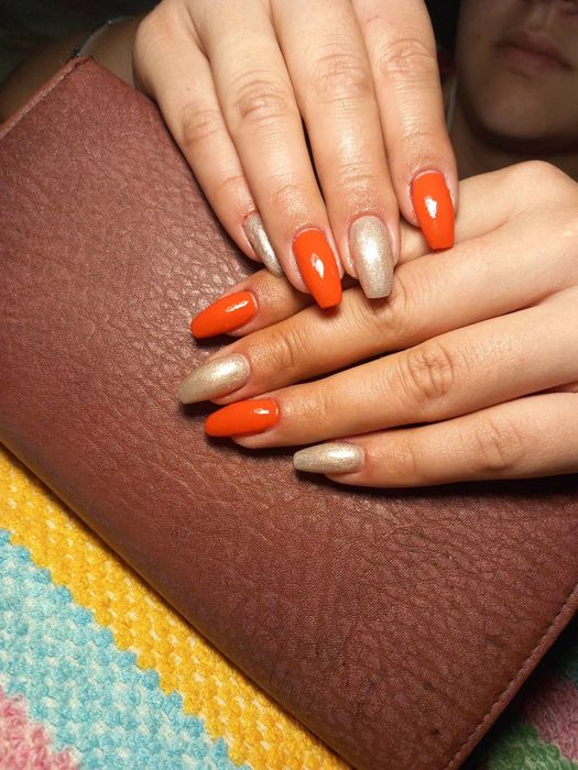 Aplic unghii cu gel corbu 60 de lei!