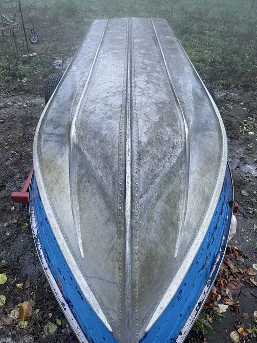 Vând barcă de aluminiu 4,3 m