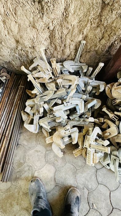 Леса Струбцина Тайрот