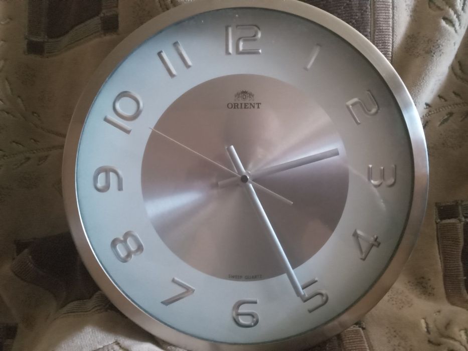 Продам часы настенные б/у