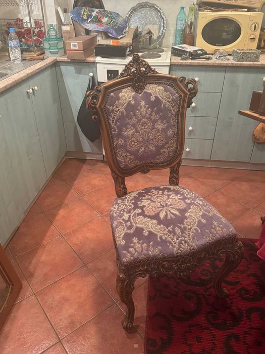 Стари мебели, запазени и готови за употреба