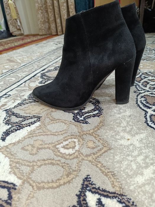 Baland poshnali oyoq kiyim