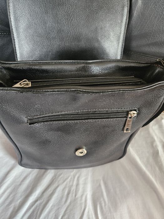 Мъжка чанта Emporio Armani през рамо